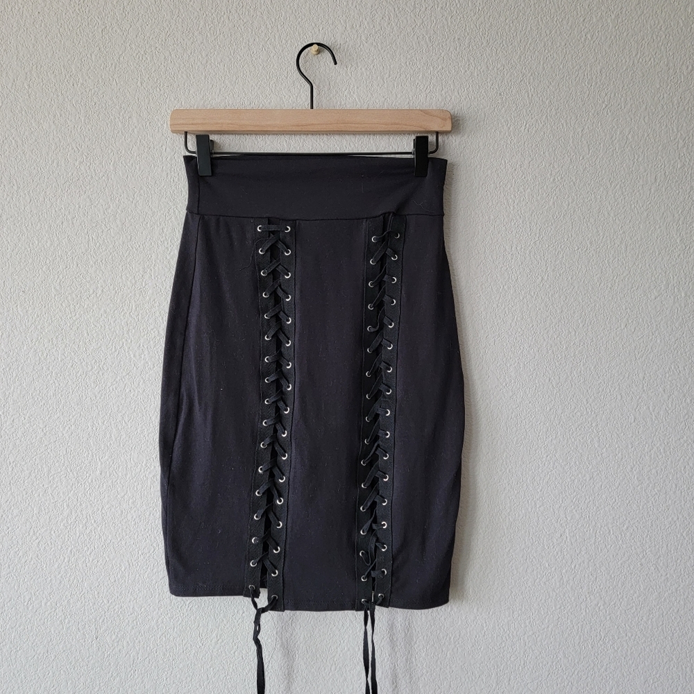 FOREVER 21 | LACED PENCIL SKIRT | COLOR BLACK | SIZE M